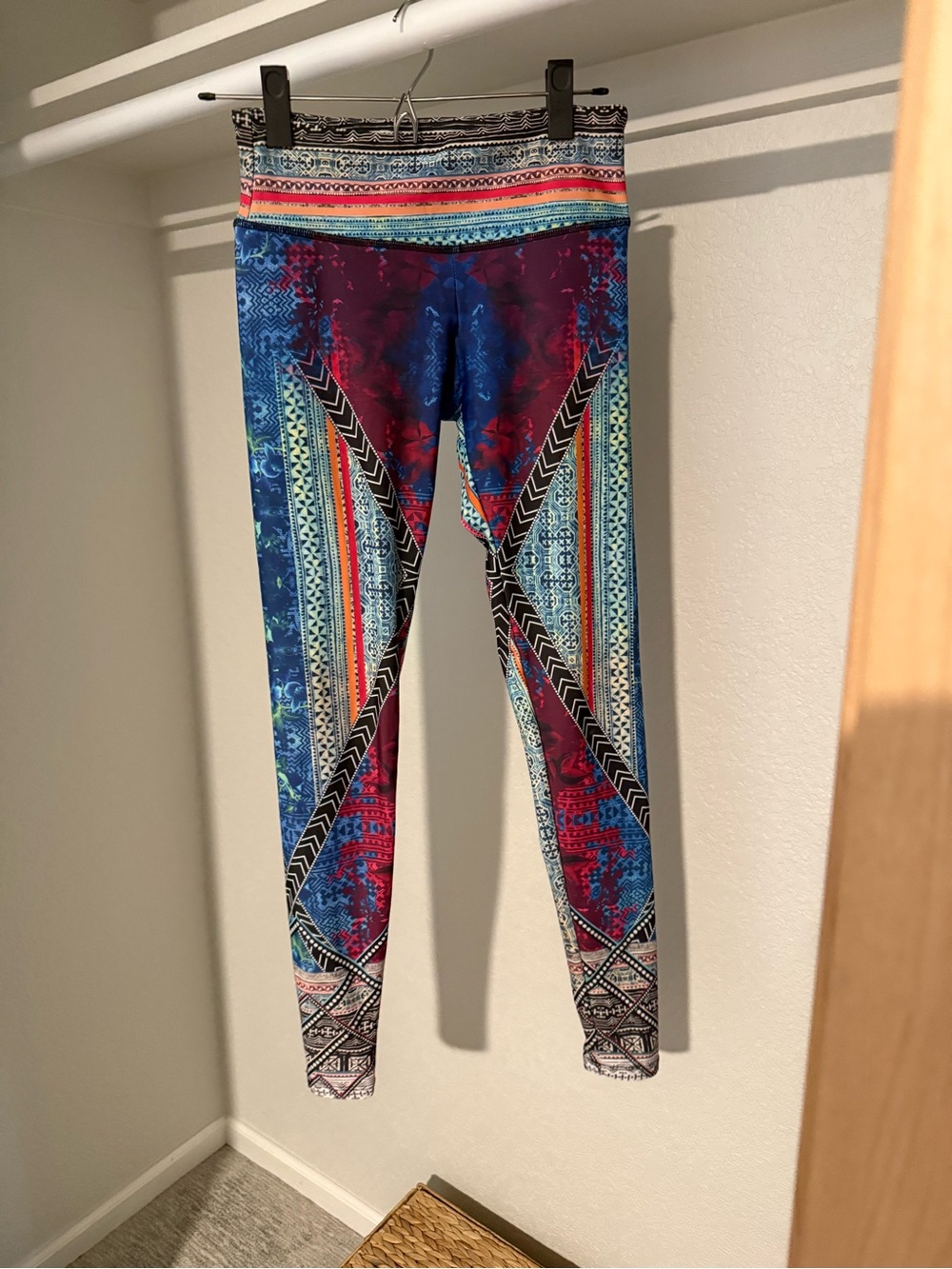 Onzie Women’s Multicolor Geometric Print Leggings - Blue & Pink